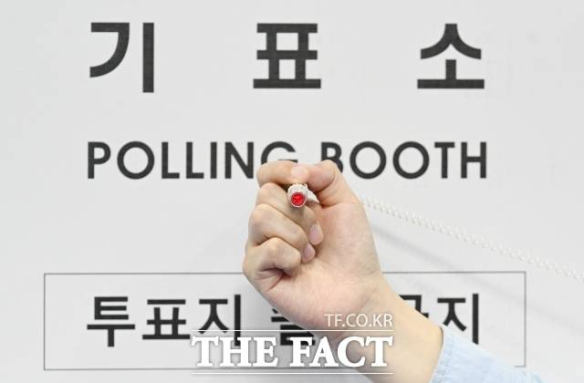 6·3 지방선거를 앞두고 '2030 보수화'가 핵심 관전포인트로 떠올랐다. 2030세대의 보수화의 실체는 무엇이고 분노를 참여의 원동력으로 만드는 기제는 무엇일까./박헌우 기자