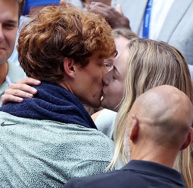 지난 2024년 US오픈 우승 때의 야닉 시너와 안나 칼린스카야. 사진 칼린스카야 팬 페이지