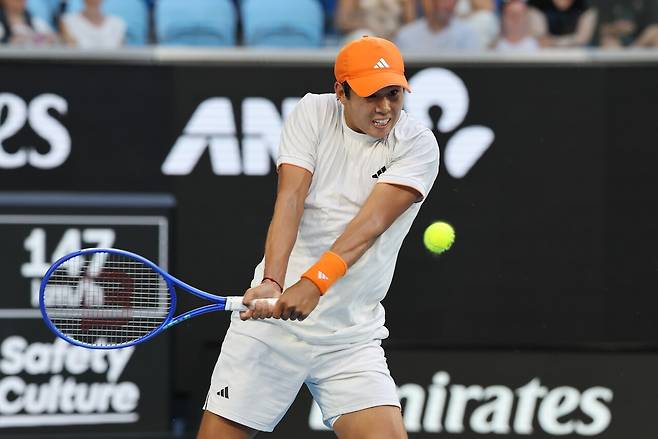 '생애 첫 메이저 8강' 티엔, 메드베데프와 호주오픈 리매치서 스트레이트 완승