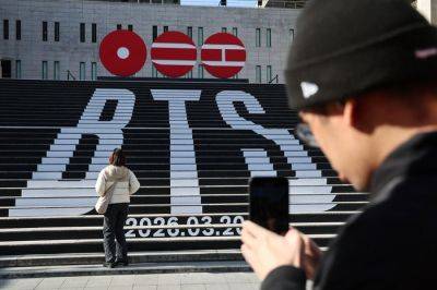 오는 3월 정규 5집으로 돌아오는 그룹 방탄소년단(BTS) 관련 홍보로 꾸며진 서울 세종문화회관 계단. 연합뉴스