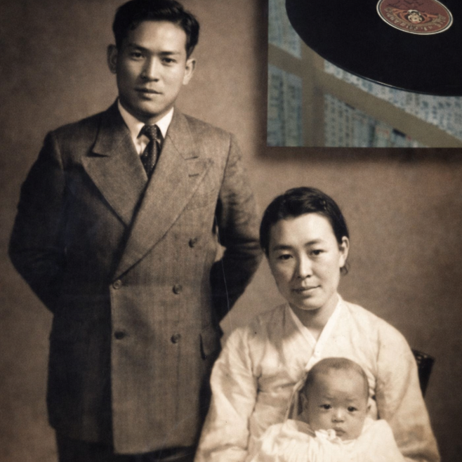 조명암은 1943년 장연옥과 결혼했다.