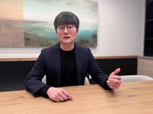 1,000만 달러(약 150억 원) 이상의 자산을 보유한 실리콘밸리 갑부들의 자산을 7년간 관리해온 자산운용 전문가 대니얼 유가 21일 미국 캘리포니아주 실리콘밸리의 한 사무실에서 한국일보와 인터뷰하고 있다. 실리콘밸리=박지연 특파원