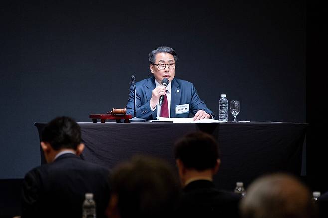 변창훈(대구한의대 총장) 한국사립대학 총장협의회(사총협) 회장이 2025년 1월 22일 사총협 상반기 임시총회에서 회의를 주관하고 있다. [사진 대구광역시]