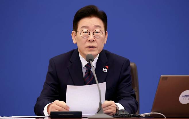 이재명 대통령이 지난 22일 청와대에서 열린 수석보좌관회의에서 발언하고 있다. 연합뉴