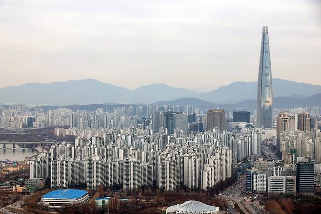 서울 강남구 트레이드타워에서 바라본 잠실 일대 아파트 부동산/ 사진=최혁 기자