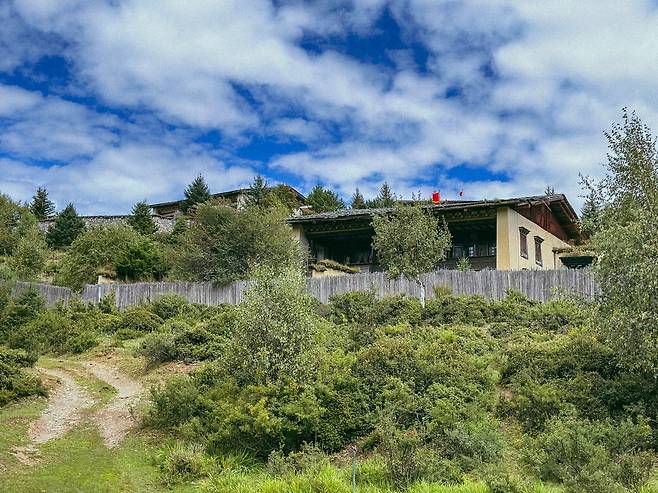 샹그릴라 중심부에 위치한 반얀트리 링하 호텔 전경.  권효정 여행+ 기자