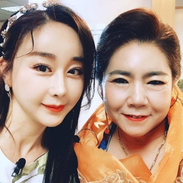 방송인 함소원과 전 남편 진화가 재결합을 암시하는 모습이 공개된 가운데, 중국 시어머니의 강한 반대가 이어졌다. 사진=함소원 SNS