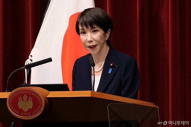 (도쿄 로이터=뉴스1) 김지완 기자 = 19일 다카이치 사나에 일본 총리가 도쿄 총리관저에서 기자회견을 열고 중의원 해산과 조기 중의원 선거 실시 계획을 밝히고 있다. 2026.01.19  ⓒ 로이터=뉴스1  Copyright (C) 뉴스1. All rights reserved. 무단 전재 및 재배포,  AI학습 이용 금지. /사진=(도쿄 로이터=뉴스1) 김지완 기자