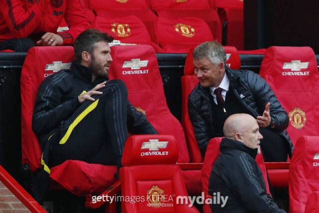 마이클 캐릭(왼쪽)과 올레 군나르 솔샤르./게티이미지코리아