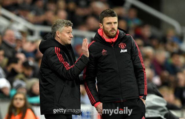 올레 군나르 솔샤르(왼쪽)와 마이클 캐릭./게티이미지코리아