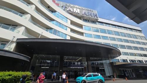 이해찬 전 총리 입원한 베트남 호찌민 병원 이해찬 전 총리 입원한 베트남 호찌민 병원 (호찌민=연합뉴스) 박진형 특파원 = 24일(현지시간) 이해찬 민주평화통일자문회의 수석부의장이 치료받고 있는 베트남 호찌민 시내 떰아인 종합병원 중환자실 병동. 2026.1.24 jhpark@yna.co.kr (끝) <저작권자(c) 연합뉴스, 무단 전재-재배포, AI 학습 및 활용 금지>