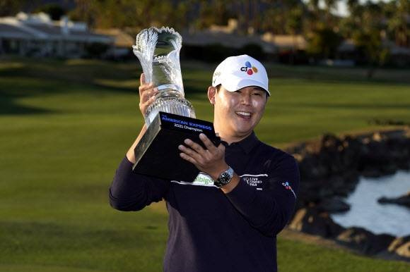2021년 PGA투어 아메리칸 익스프레스 우승을 차지했던 김시우. 김시우는 26일 열리는 최종 라운드를 선두로 시작한다.