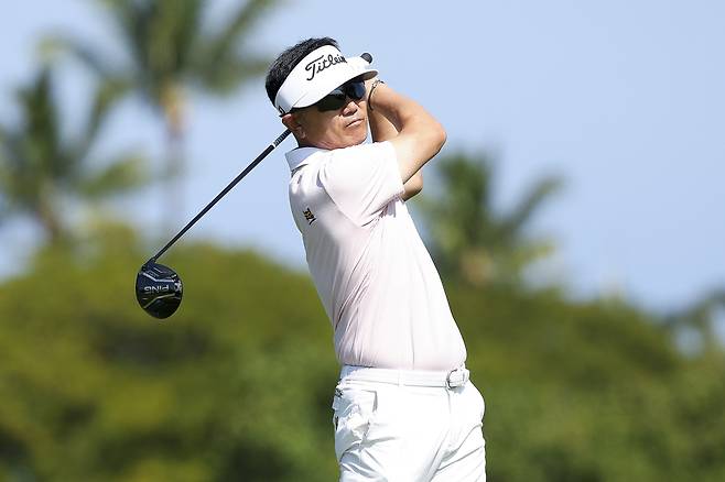 양용은이 25일 열린 PGA 챔피언스 투어 미쓰비시 일렉트릭 챔피언십 최종 라운드 도중 2번 홀에서 티샷을 하고 있다. 게티이미지코리아