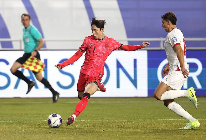 지난해 3월 25일 수원월드컵경기장에서 열린 2026 북중미 월드컵 아시아 3차 예선 B조 8차전 대한민국과 요르단의 경기. 후반전 투입된 양민혁이 슛을 하고 있다. 연합뉴스