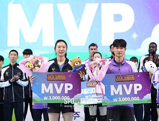 '김연경도 지켜봤다' 양효진-김우진 올스타전 MVP 영예…베논 123km 강서브 역대 타이