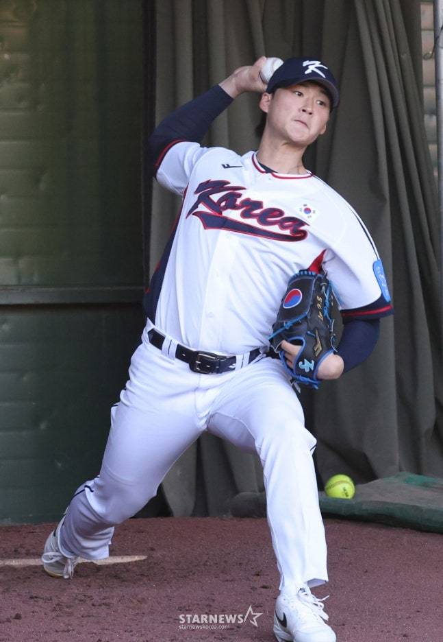 지난해 11월 K-베이스볼 시리즈에 맞춰 고양 국가대표 야구 훈련장에서 불펜 피칭을 실시하는 이호성. /사진=김진경 대기자