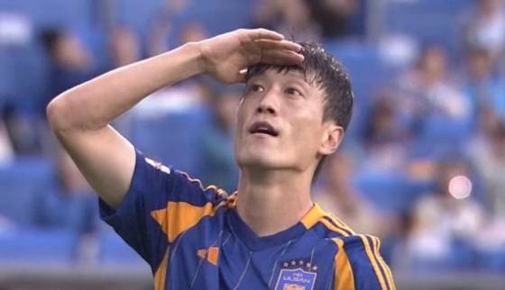 '골프 세리머니 사과' 이청용 고참인데 감정 앞섰다... 울산과 작별 '공식 발표'