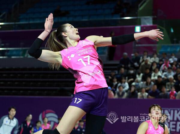 흥국생명 레베카, 4라운드 MVP 선정 개인 첫 수상....레오, 최다 MVP 수상 기록 세워