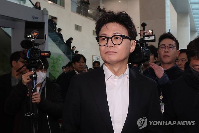 기자회견 마친 국민의힘 한동훈 전 대표 (서울=연합뉴스) 신현우 기자 = 국민의힘 한동훈 전 대표가 14일 당 윤리위원회가 본인을 제명 결정한 것과 관련해 입장을 밝힌 뒤 회견장을 떠나고 있다. 2026.1.14 [공동취재] nowwego@yna.co.kr