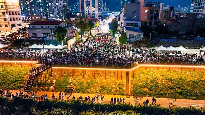 2025년 10월 남한강 테라스에서 개최된 '양평 물들임 테라스 축제' [양평군 제공]