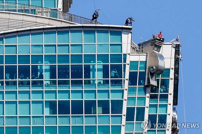 도전 도중 잠시 휴식을 취하는 알렉스 혼널드 [로이터=연합뉴스. 재판매 및 DB 금지]