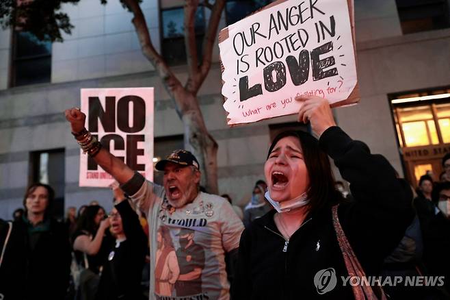 샌프란시스코에서 벌어진 트럼프 행정부 이민단속 항의 시위 [AP=연합뉴스]