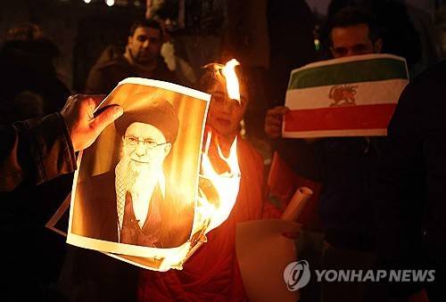 런던에서 열린 이란 반정부 시위대 지지 행동 [EPA 연합뉴스 자료사진. 재판매 및 DB 금지]