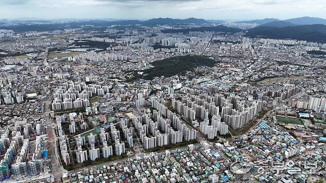 2월 전국 입주 한파 속에 경기도 신규 입주 물량이 3천800세대가 공급될 것으로 예정된 가운데 사진은 경기도의 한 아파트단지의 모습. 노민규기자