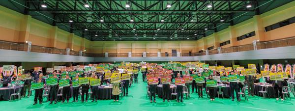 합천군이 지난해 11월 13일 합천군 이장연합회 한마음 대회에서 오도산 양수발전소 유치 결의대회를 하고 있다. / 합천군