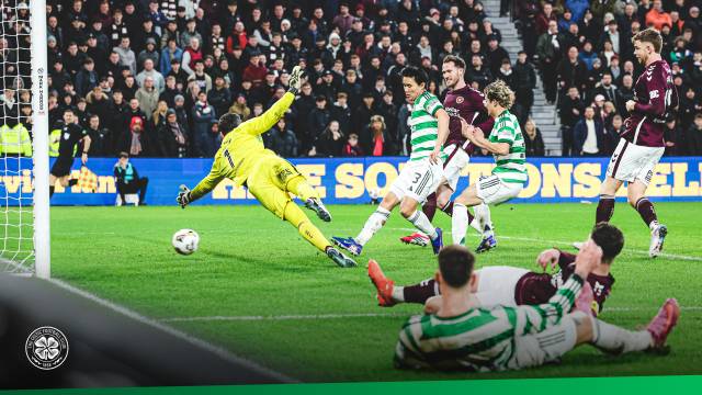 셀틱의 양현준이 26일 영국 스코틀랜드 에든버러의 타인캐슬 파크에서 열린 스코티시 프리미어십 23라운드 하트 오브 미들로시언과의 경기 도중 득점에 성공하고 있다. 셀틱 SNS 제공