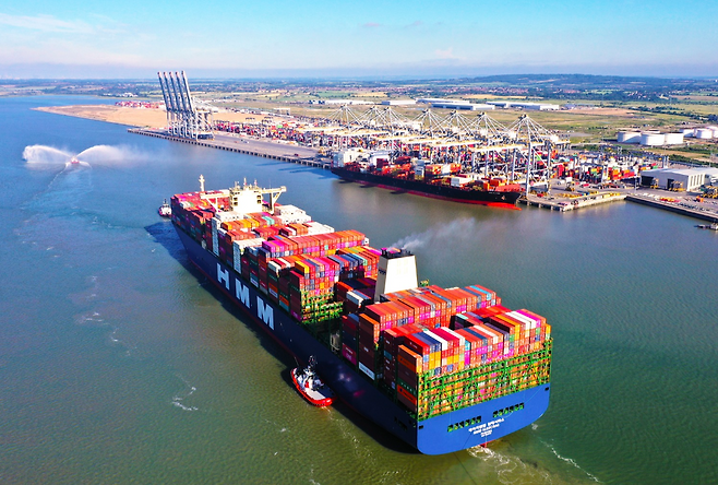 HMM의 부산 이전 논의가 이재명 대통령의 직접 언급으로 급물살을 탔다. 정부와 노조의 긴장이 고조되면서 HMM의 경영 안정성에도 적신호가 켜질 수 있다는 우려가 나온다. [사진=HMM]