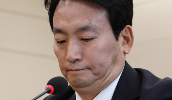 2024년 11월18일부터 20일까지 국회 과방위에서 열린 KBS사장 후보 인사청문회 도중 굳은 표정을 하고 있는 박장범 후보. 연합뉴스