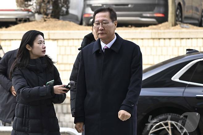 박성재 전 법무부 장관이 26일 서울 서초구 서울중앙지법에서 열린 내란 중요임무 종사 및 직권남용, 부정청탁금지법 위반 혐의 사건의 첫 공판 기일에 출석하고 있다.(공동취재)2026.1.26/뉴스1 ⓒ News1 박지혜 기자