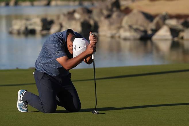 김시우가  퍼트를 놓친 후 고개를 떨구고 있다. 사진 | AP=연합뉴스