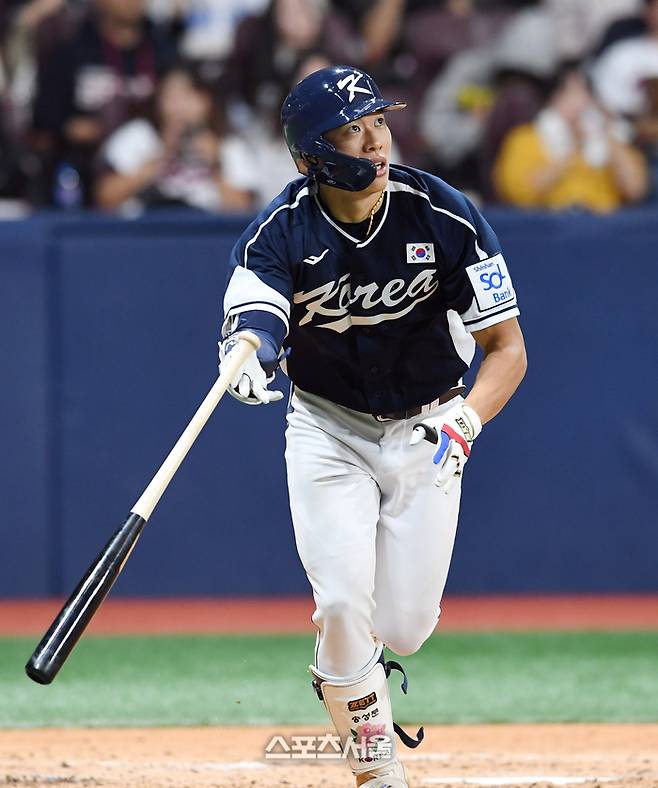 대한민국 야구 대표팀의 송성문이 2일 서울 고척스카이돔에서 열린 쿠바와 2차 평가전 4회초 1사 3루 상황에서 쿠바 투수 파드론을 상대로 1타점 2루타를 치고 있다. 고척 | 박진업 기자 upandup@sportsseoul.com