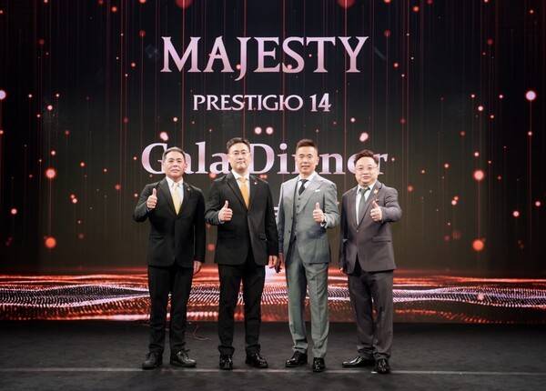 지난 21일 마카오에서 프레스티지오 14 공개… 아시아 시장에서의 유대감을 강화하고 나아가 글로벌 브랜드 비전 밝혔다. (마제스티골프 정병호 대표(왼쪽에서 두번째). /사진=마제스티골프