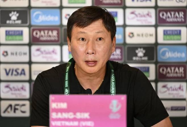기자회견하는 김상식 감독. /아시아축구연맹 홈페이지