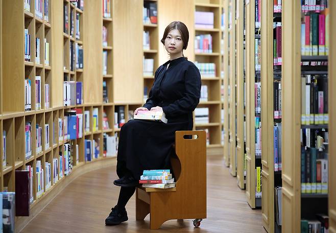 2025년 10월 28일 서울도서관에서 김초엽 작가. /장경식 기자