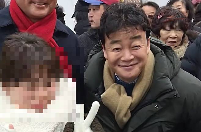 24일 경북 상주시에서 열린 ‘2026 상주곶감축제’에 참석한 백종원 더본코리아 대표의 모습. /유튜브 트로트공작소