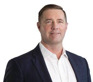 코널 뉴런드 쿠시먼앤드웨이크필드  APAC 리빙 부문 총괄 - 뉴질랜드 매시대 부동산학 석사,  현 영국 왕립 공인감정평가사협회(RICS) 정회원, 현 호주 부동산협회(API) 준회원, 전 세빌스 호주·뉴질랜드 지역 이사