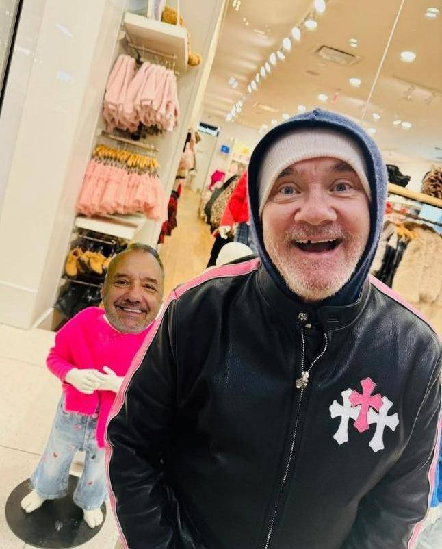 가장 부유한 현존 작가로 알려진 데이미언 허스트. 사진 출처 허스트 인스타그램