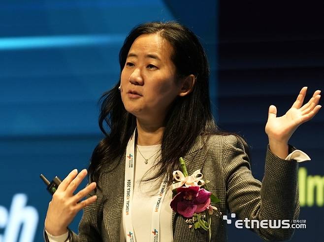 미국 스탠퍼드대 이진형 교수가  메디컬코리아 2024에서 기조강연을 하는 모습. 한국보건산업진흥원 제공