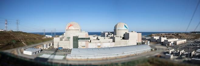 경북 울진에 운영중인 신한울1,2호기(왼쪽 1호기). 사진 출처 : 한국수력원자력