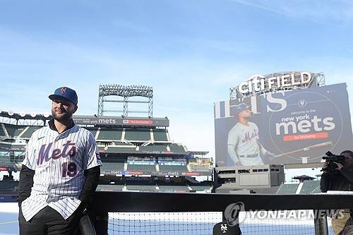 주축 싹 바꾼 메츠, 고민은 행복하다…멘도사 감독 “최강 타선 조합 찾는 중”