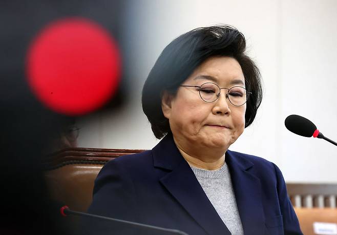 이재명 대통령이 25일 청와대에서 홍익표 정무수석의 브리핑을 통해 이혜훈 기획예산처 장관 후보자의 지명을 철회했다고 밝혔다. 지난 23일 국회에서 열린 인사청문회에 출석한 이혜훈 장관 후보자. [뉴스1]