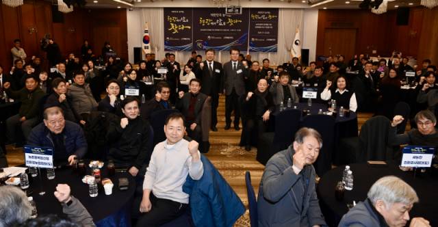 ▲ 대통령직속 농어업·농어촌특별위원회가 주관하는 ‘농어업대전환을 위한 강원도 타운홀 미팅’이 23일 오후 춘천베어스호텔에서 열렸다.  방도겸 기자