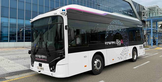 부산시가 운용 중인 자율주행버스 BigAI. 부산시 제공