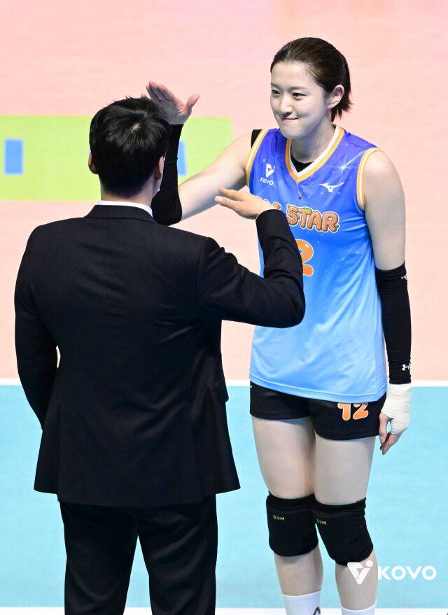 강성형 감독과 이다현의 합동 퍼포먼스./KOVO