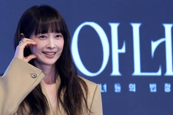 이나영, 제작발표회서 남편 원빈 근황 공개 같이 시나리오 읽고…