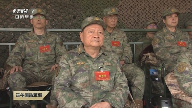 2024년 10월 중국 허베이성 장자커우에서 열린 인민해방군 전군 합동 훈련에 장유샤(가운데) 중앙군사위원회 부주석이 참석하고 있다. 중국 중앙(CC)TV 캡처